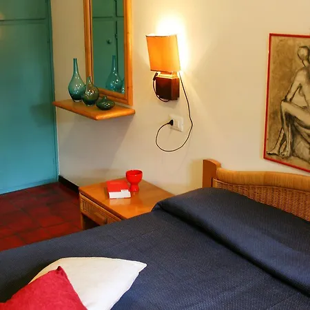 Lägenhet Locazione Turistica Giardino.3 *